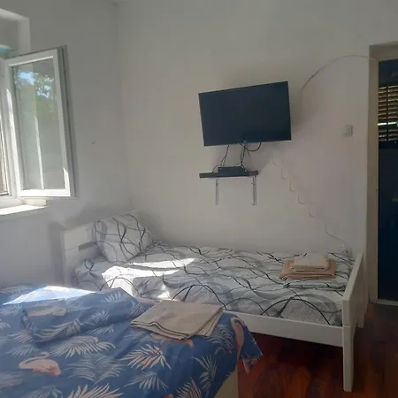 Tomas Apartman *